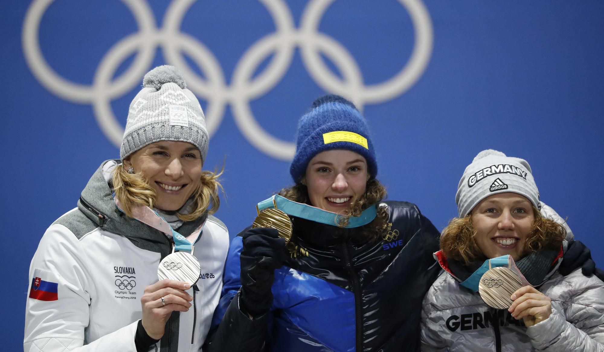 Anastasia Kuzminová, Hanna Oebergová a Laura Dahlmeierová.