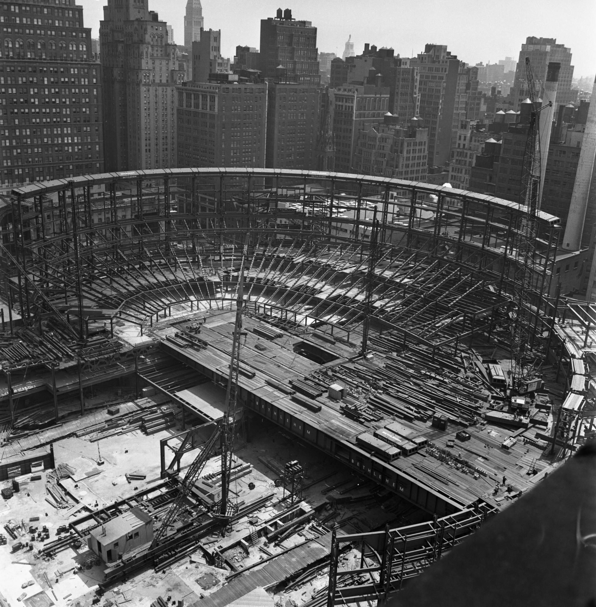 Výstavba Madison Square Garden.