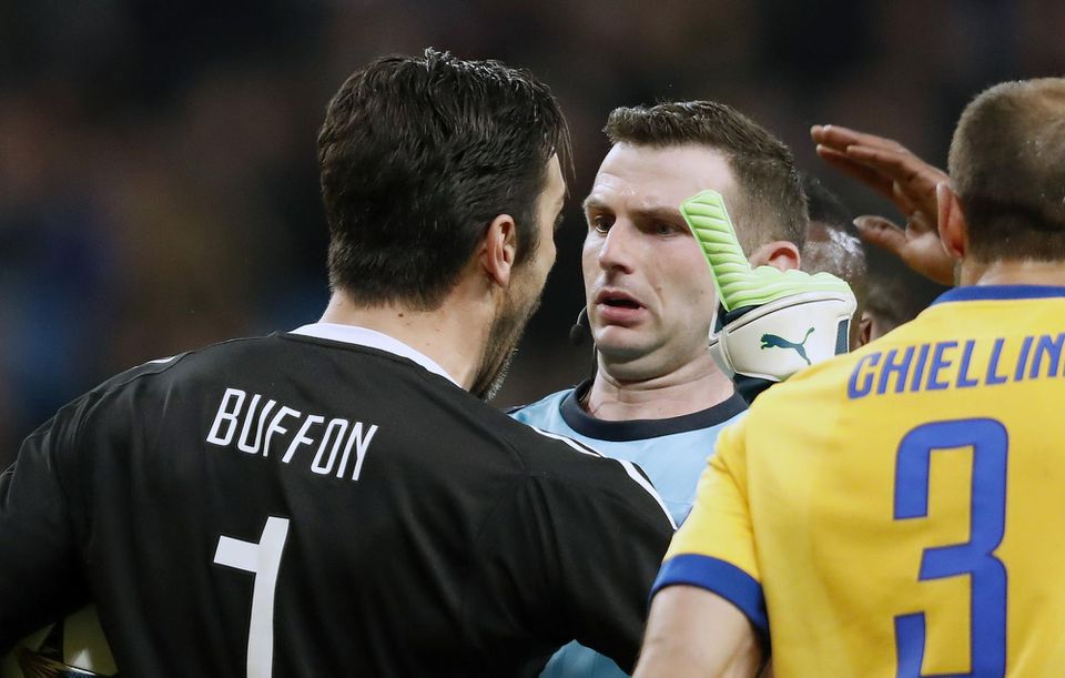 Gianluigi Buffon vs Michael Oliver po nekompromisnom penaltovom verdikte