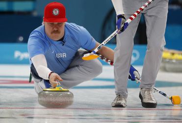 Curling muži: Švédi, Kanaďania a Američania do semifinále