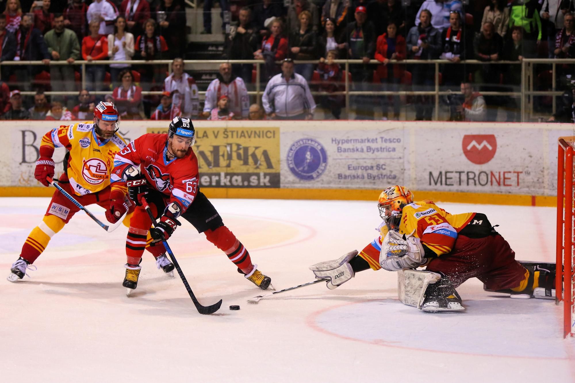 Tomáš Starosta z HK Dukla Trenčín, Patrik Lamper z HC ‘05 iClinic Banská Bystrica a Tomáš Hiadlovský z HK Dukla Trenčín.