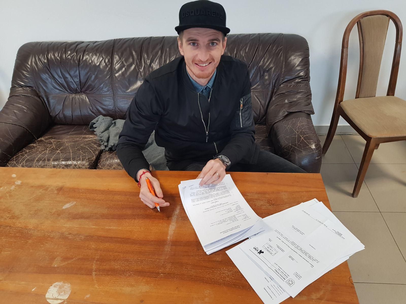 Pavol Farkaš podpisuje zmluvu s FC Nitra
