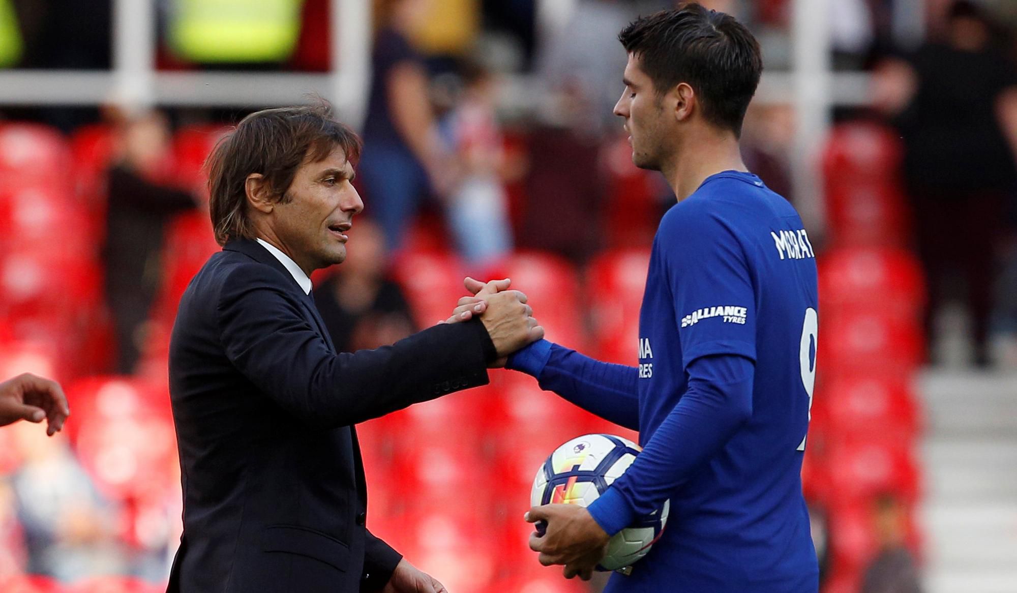 Tréner FC Chelsea Antonio Conte a Alvaro Morata.