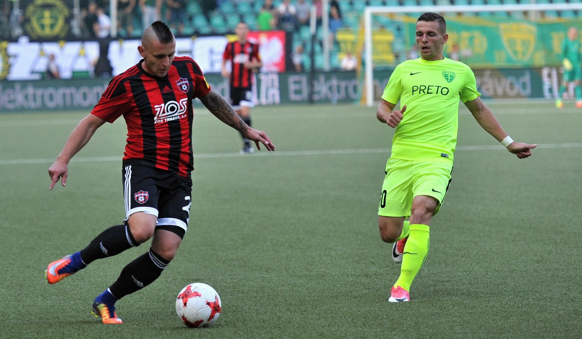 Nicolas Špalek (MŠK Žilina) a Matúš Čonka (FC Spartak Trnava)