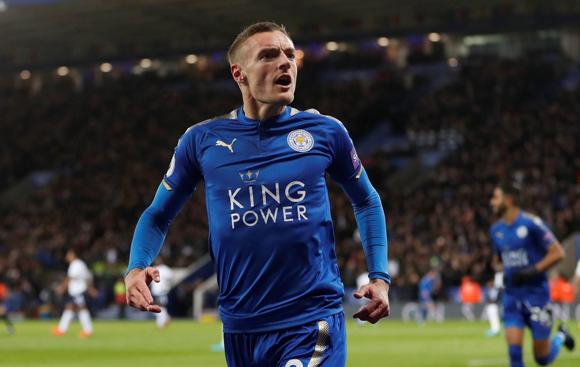 Jamie Vardy z Leicester City sa teší z gólu do siete Tottenhamu