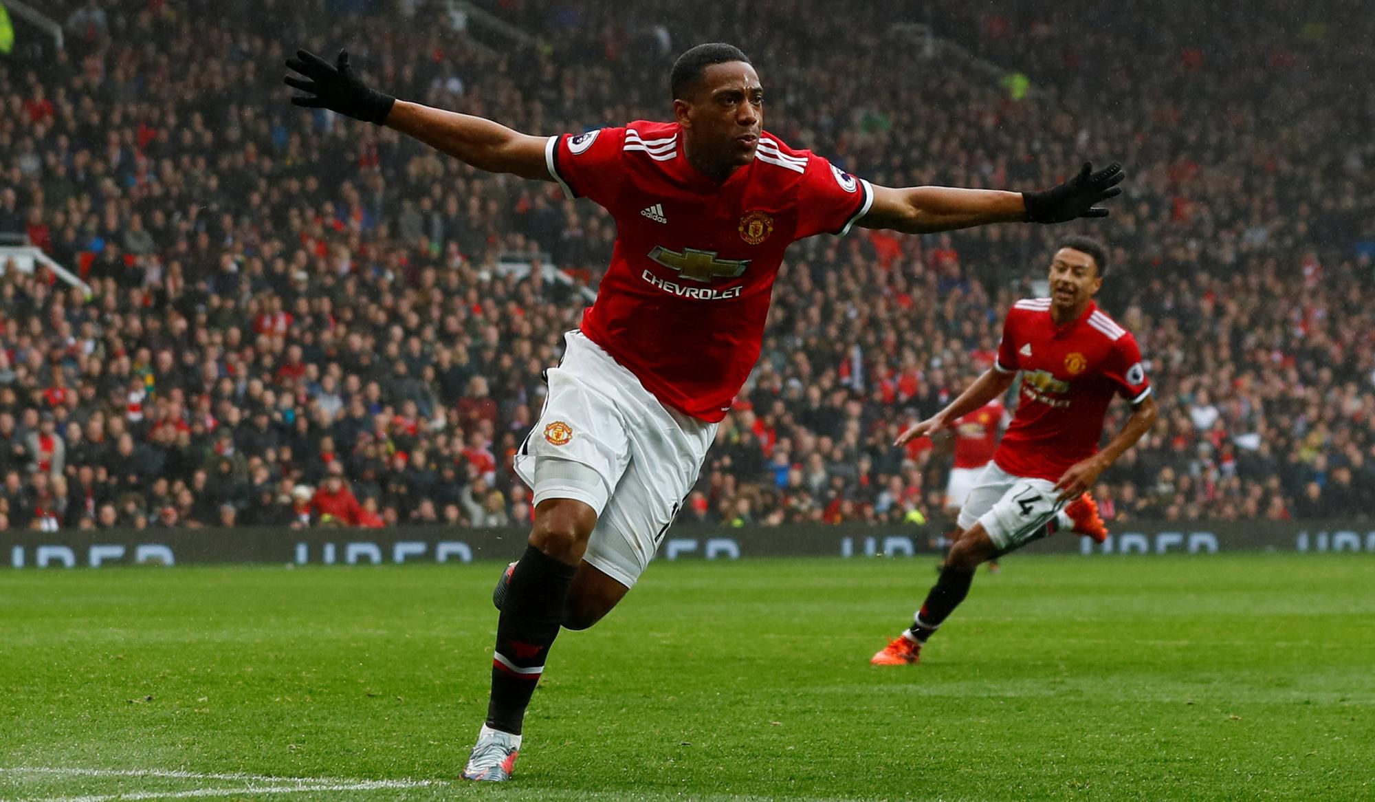 Anthony Martial sa teší z gólu do siete Tottenhamu.