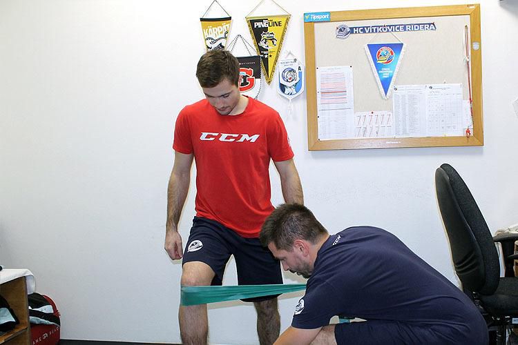 Rastislav Dej v službách českého mužstva HC Vítkovice začal s individuálnym tréningom po operácii kolena.