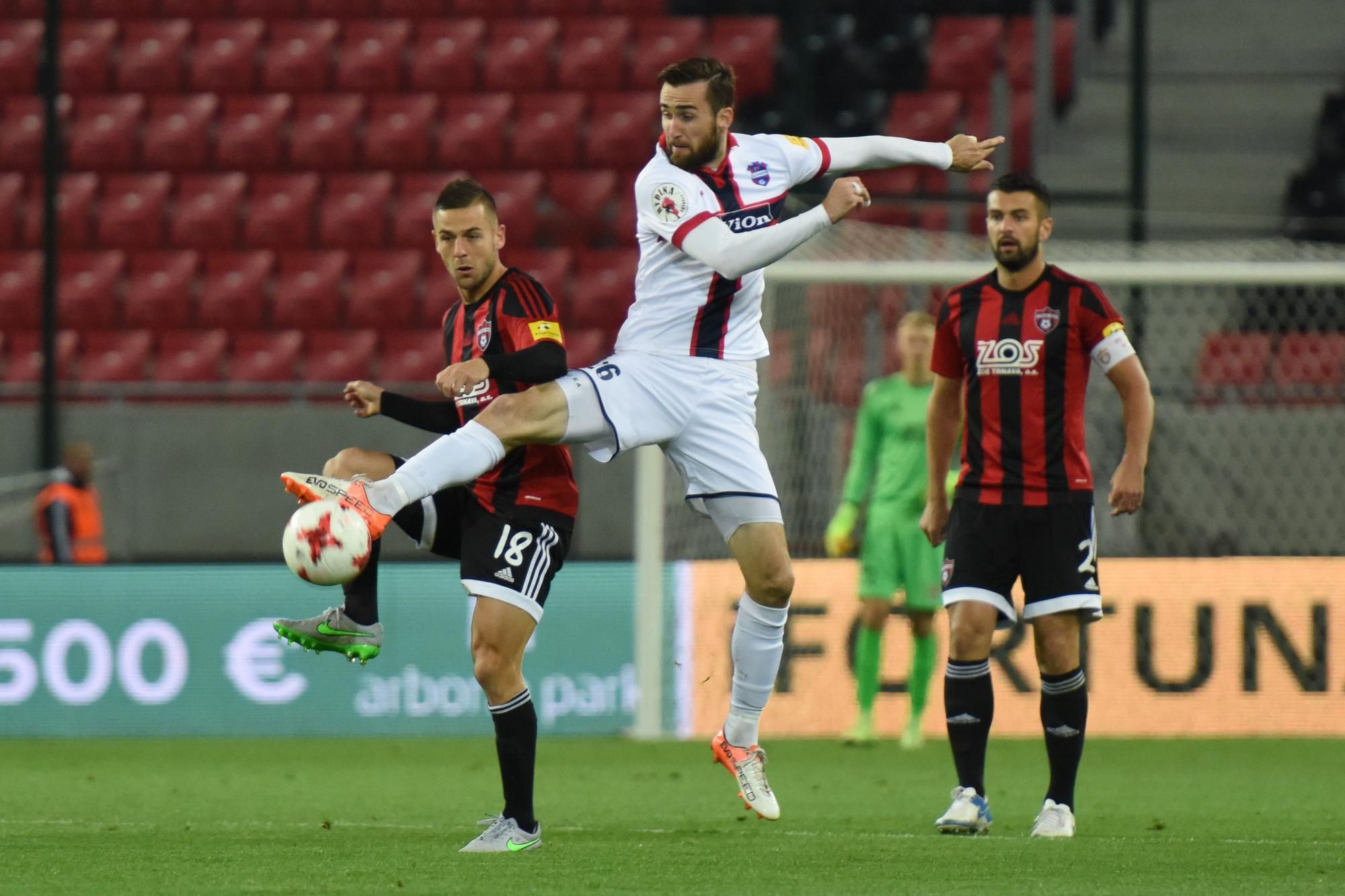 FC Spartak Trnava - FC ViOn Zlaté Moravce-Vráble (Anton Sloboda, Ľubomír Urgela, Boris Godál)