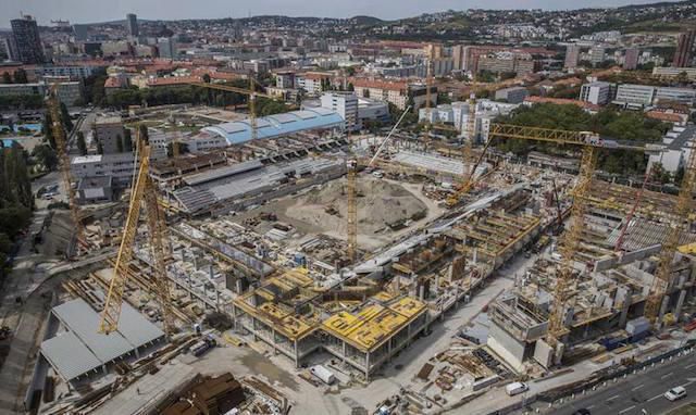 Stavba Národného futbalového štadióna už naberá reálne kontúry.