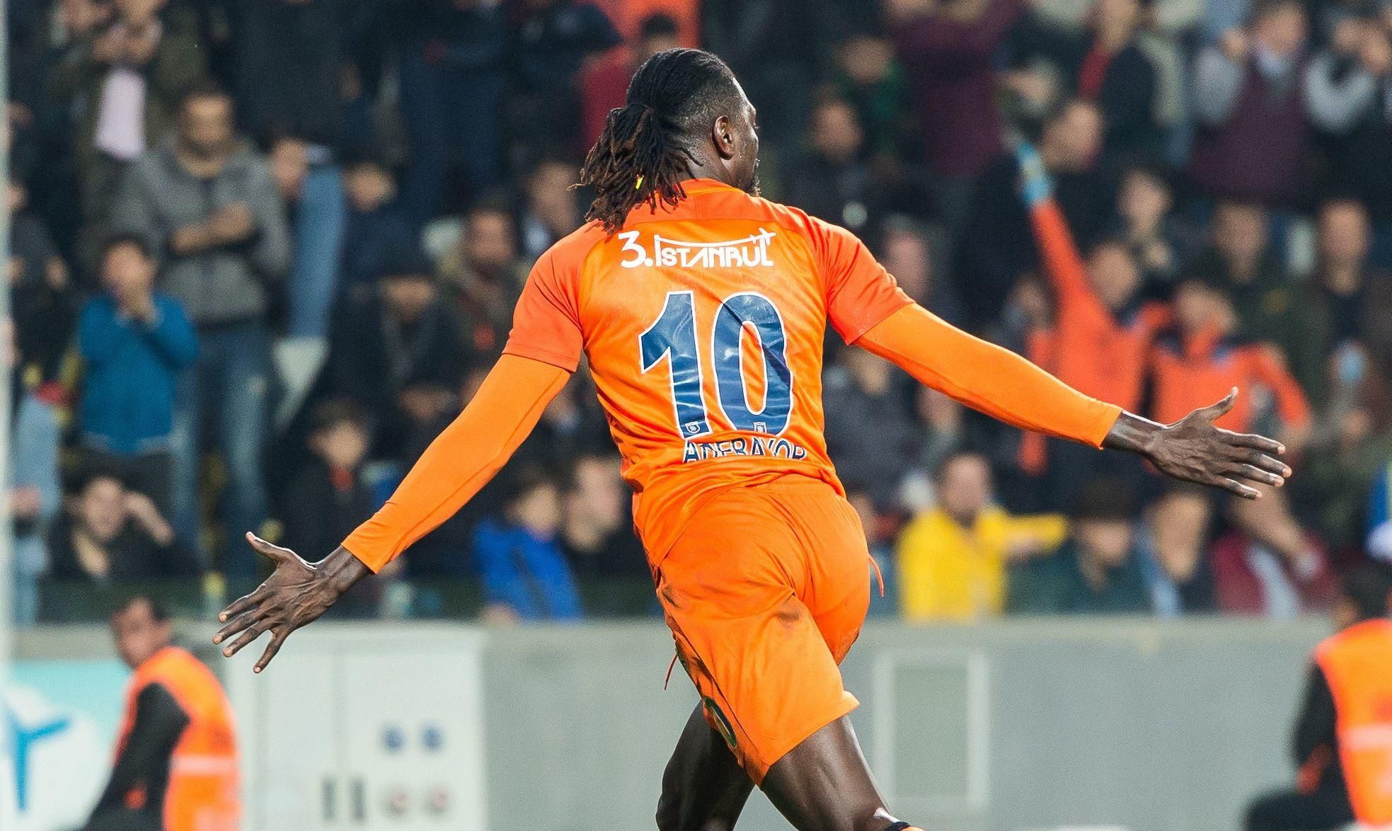 Útočník tureckého Basaksehir FK Emmanuel Adebayor