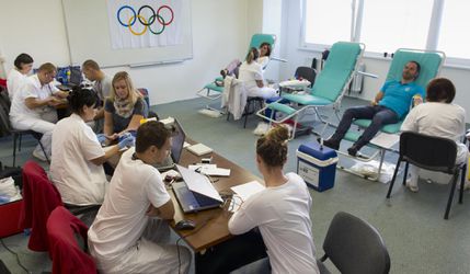 Viac ako 100 darcov na čele s olympionikmi darovalo 37 litrov krvi