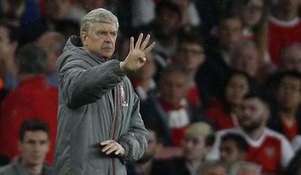 Arsene Wenger je šéfom lavičky Arsenalu už 21 rokov 