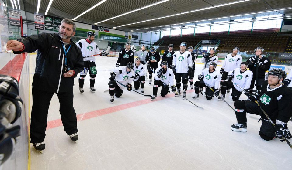 Hráči HC Nové Zámky pod vedením trénera Štefana Mikeša absolvujú druhú fázu predsezónnej prípravy na ľade