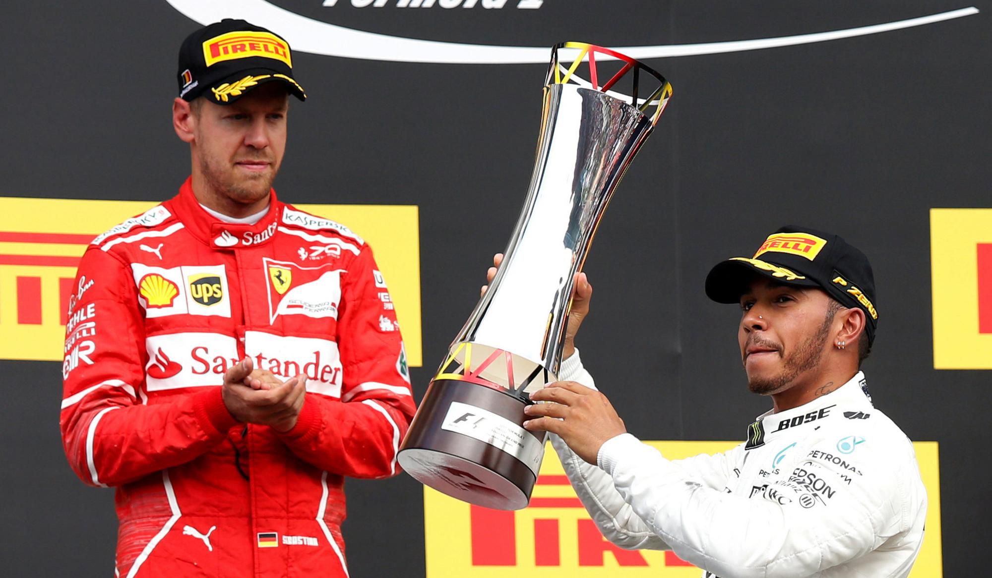 Sebastian Vettel a Lewis Hamilton