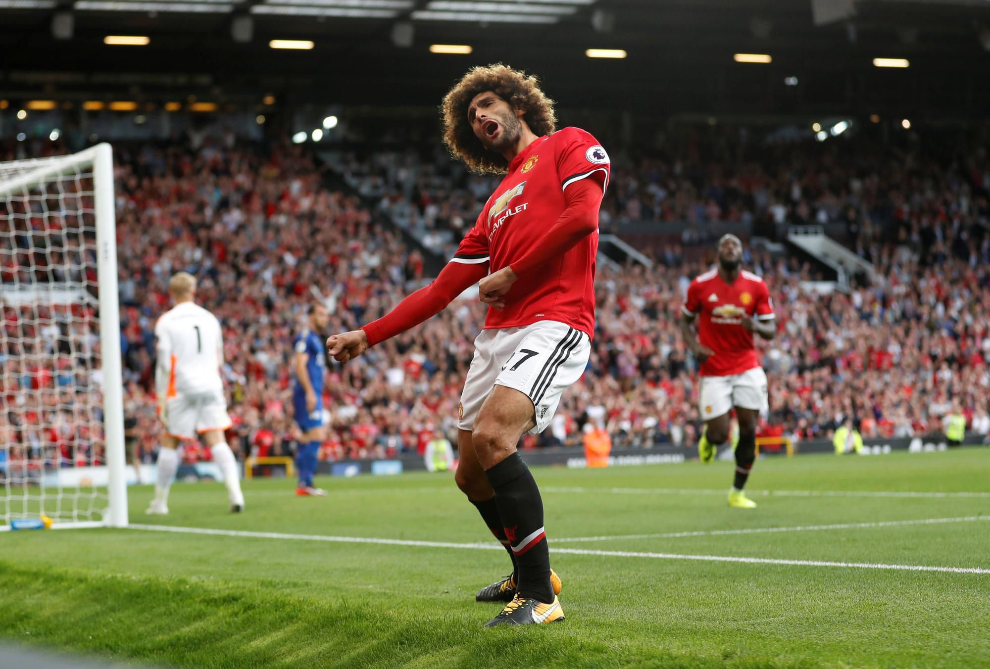 Marouane Fellaini z Manchestru United sa teší z gólu