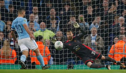 Ligový pohár: Man City tŕpol v penaltách, Arsenal sa trápil s Norwichom