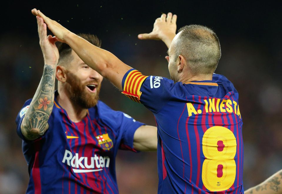 Andres Iniesta a Lionel Messi