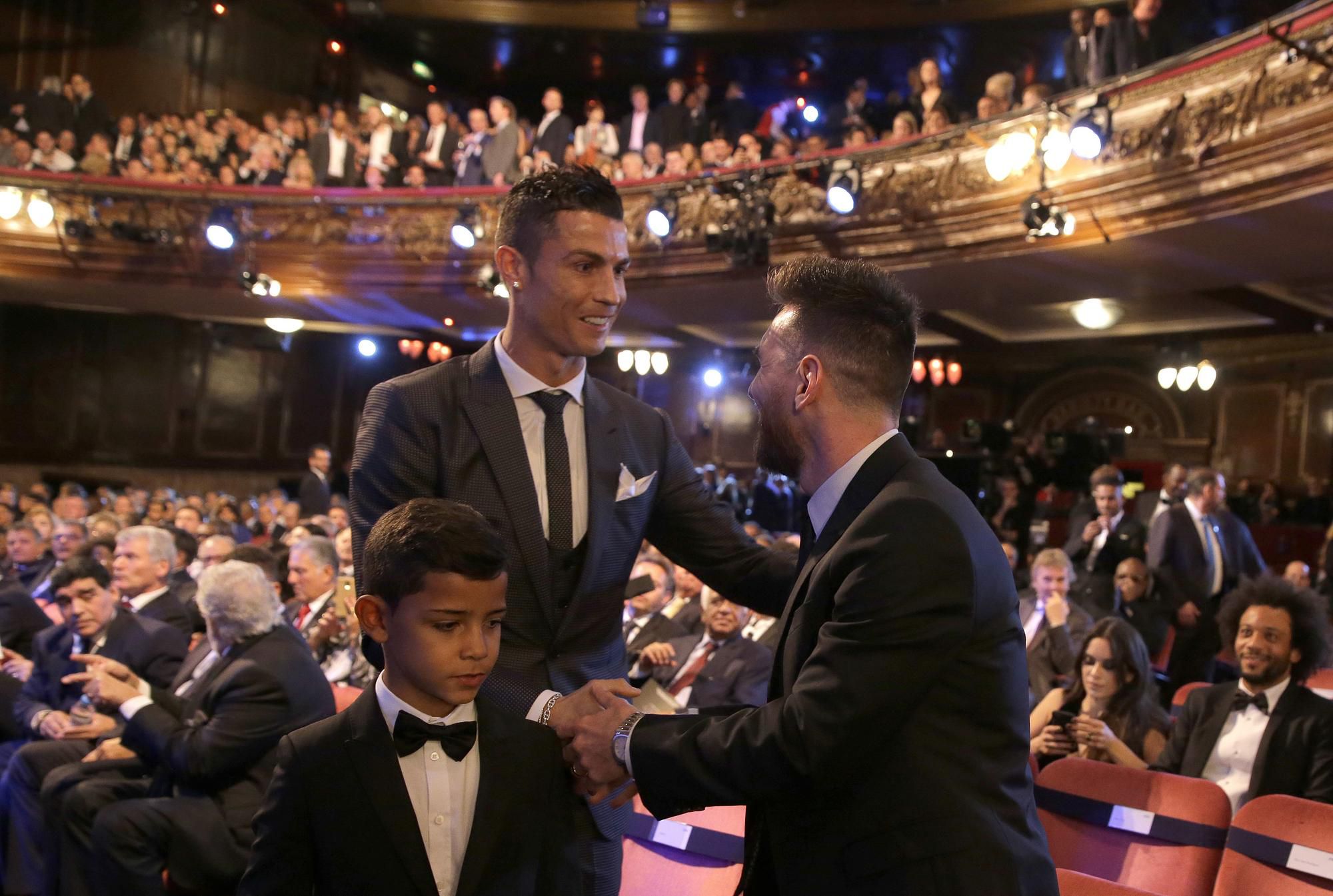 Argentínsky futbalista Lionel Messi (vpravo) a portugalský futbalista Cristiano Ronaldo.
