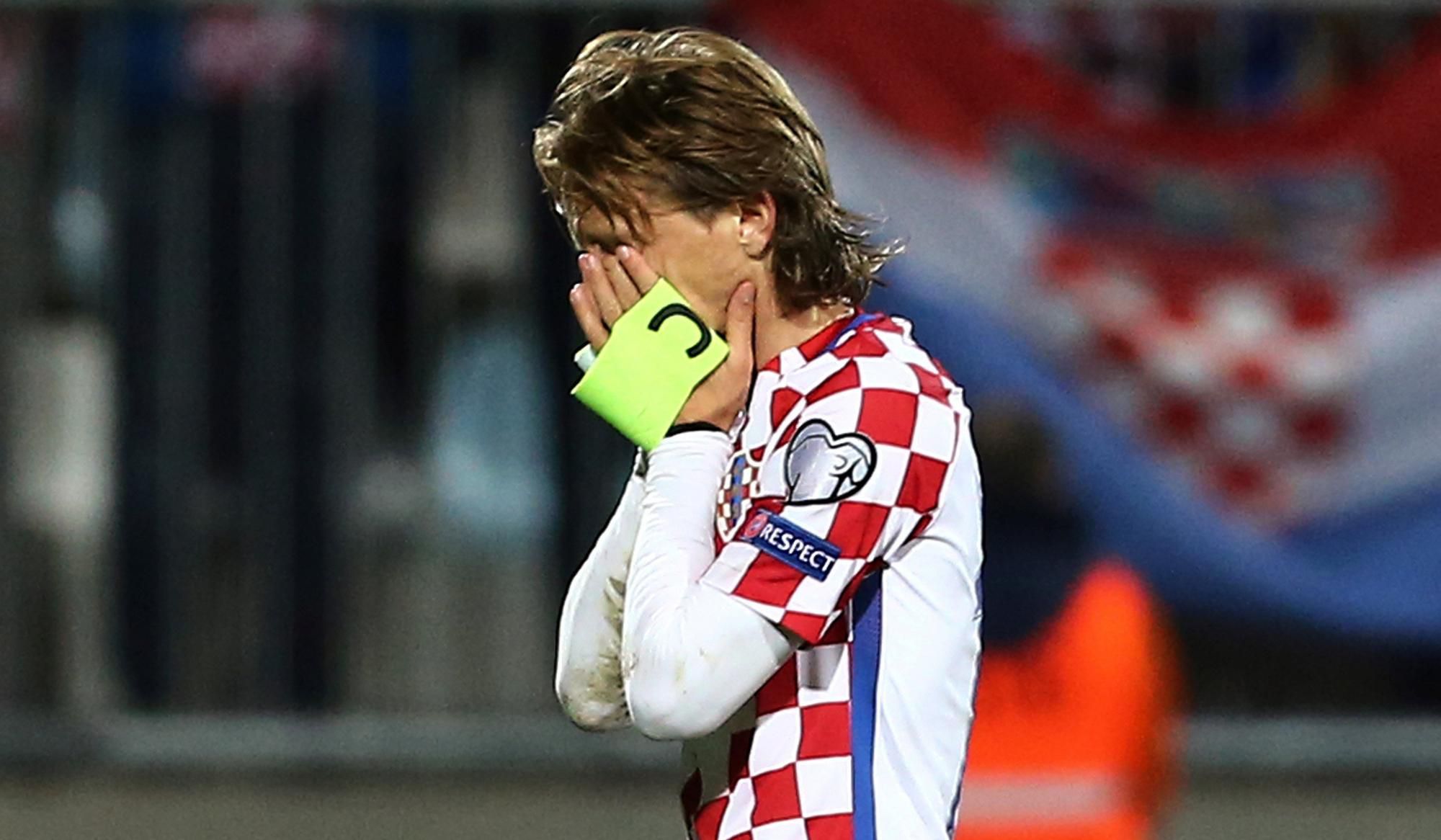 Nešťastný Luka Modrič v drese Chorvátska.