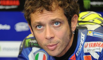 Rossi už opustil nemocnicu, možno stihne VC Španielska