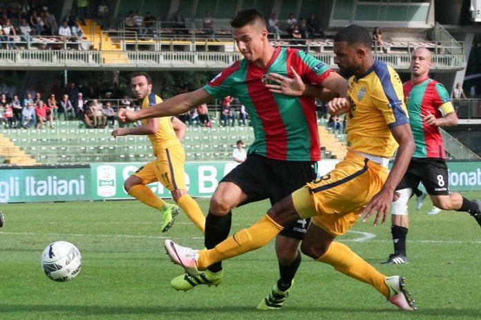 Martin Valjent v drese Ternana Calcio