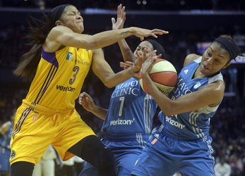 WNBA: Minnesota zdolala Los Angeles, vo finále rozhodne piaty zápas