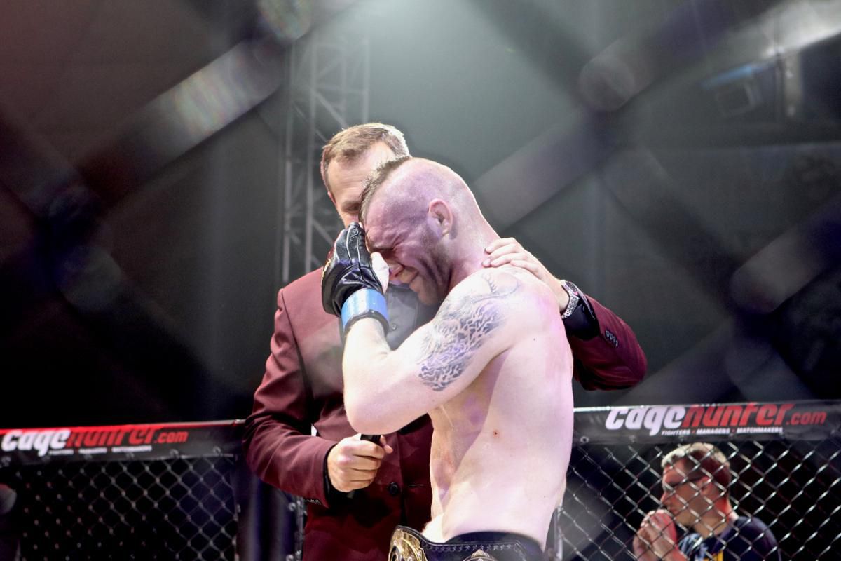 Samuel "Pirát" Krištofič sa teší zo zisku opasku MMA OKTAGON - Výzva 2.