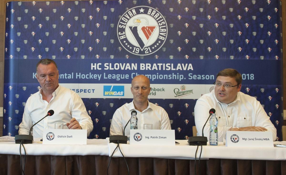 HC Slovan Bratislava a športový riaditeľ Oldřich Štefl, generálny manažér Patrik Ziman a predseda predstavenstva Juraj Široký ml.