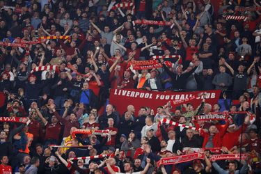 Policajti v Seville sa vyznamenali, údajne zbili fanúšikov Liverpoolu
