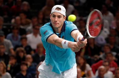 ATP Paríž: Isner vyradil Dimitrova, do štvrťfinále aj domáci Benneteau
