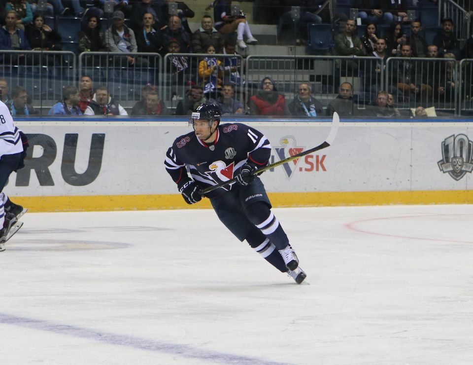 Zach Boychuk v drese HC Slovan Bratislava.