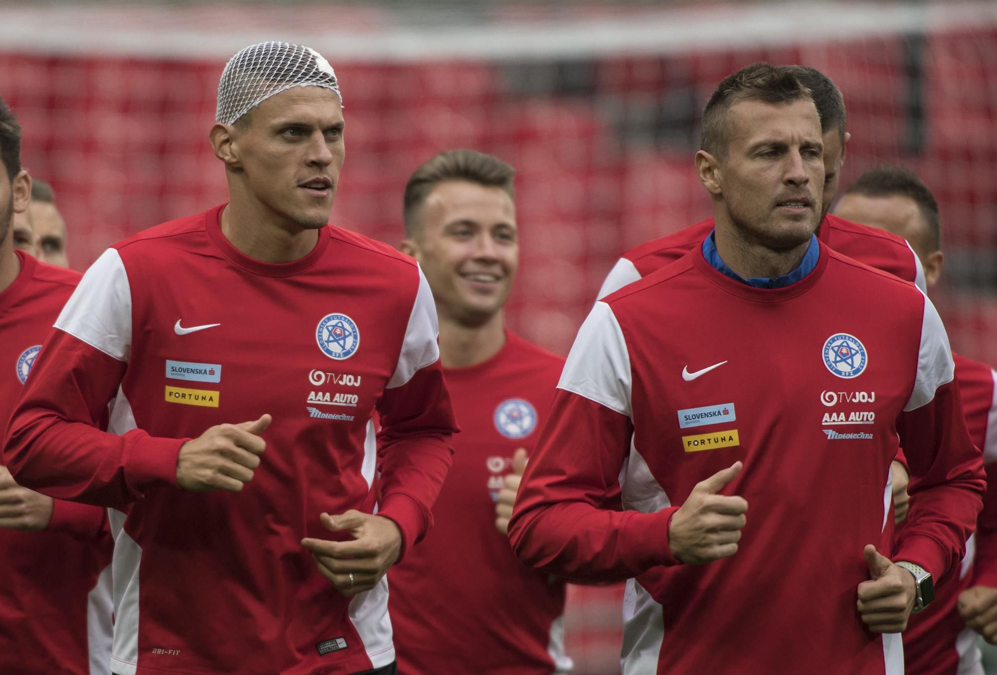 Ján Ďurica a Martin Škrtel na tréningu vo Wembely