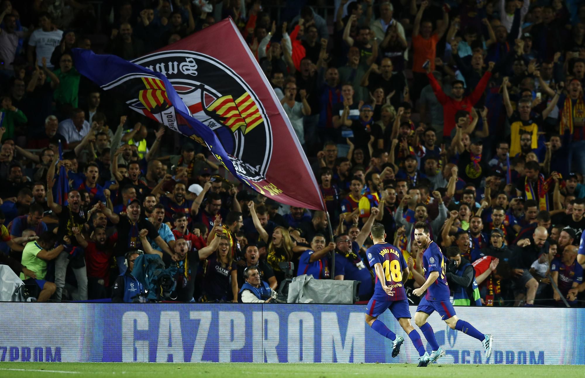 Lionel Messi sa teší z gólu v zápase D-skupiny Ligy majstrov  vo futbale FC Barcelona - Juventus FC.