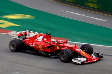 VC Singapuru: Vettel získal pole position, Hamilton odštartuje z piateho miesta