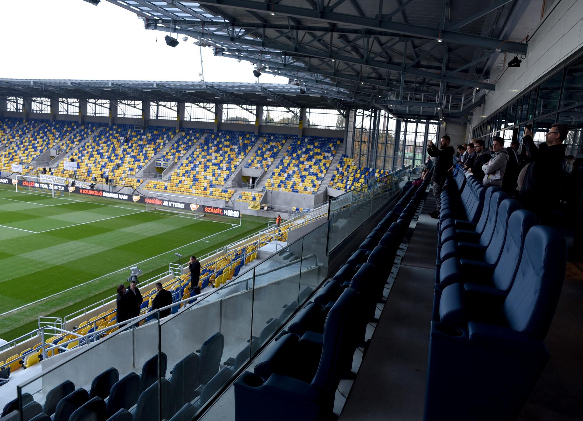 pohľad z novej hlavnej tribúny futbalového štadióna MOL Aréna v Dunajskej Strede
