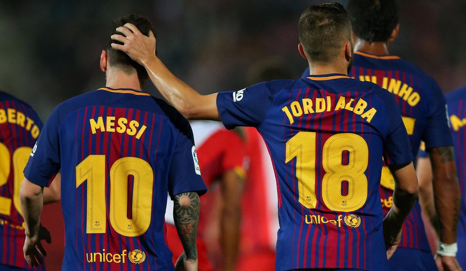 Hráči FC Barcelona - Lionel Messi a Jordi Alba