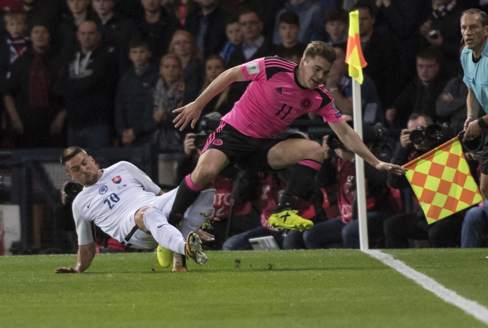 Róbert Mak a James Forrest