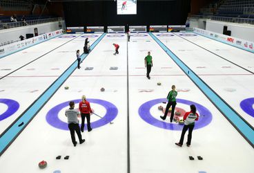 Curling-ME: Bronzové medaily pre Švajčiarov a Talianky