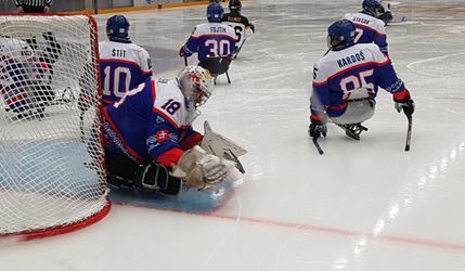 Slovenskí hokejisti na sánkach podľahli Japoncom, šanca na ZPH 2018 zhasla