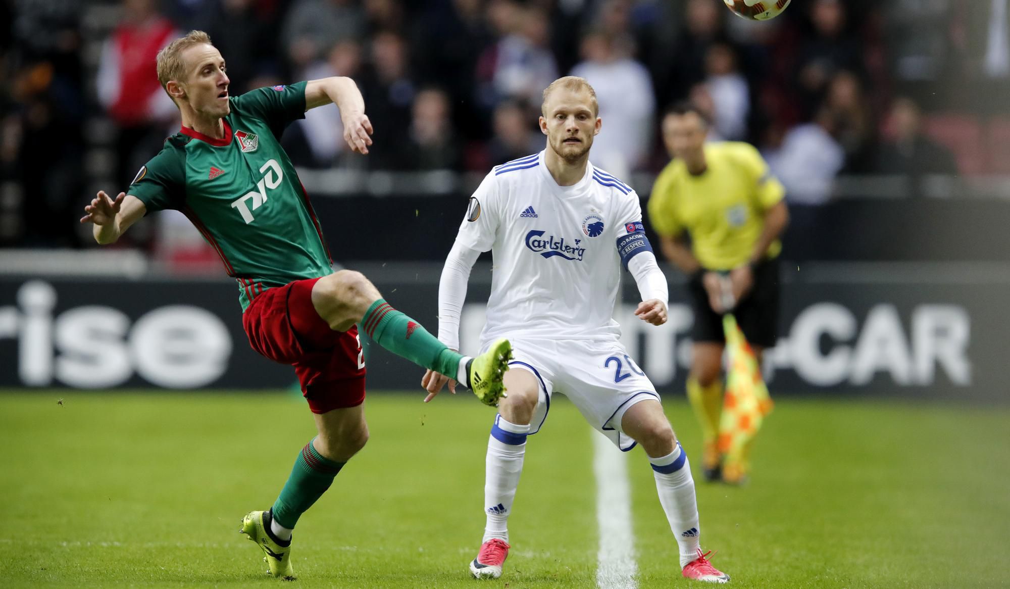 Nicolai Boilesen (FC Kodaň) a hráč Lokomotiv Moskva Vladislav Ignatyev.