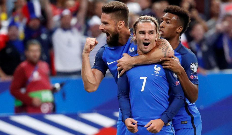 Radosť futbalistov Francúzska zo streleného gólu