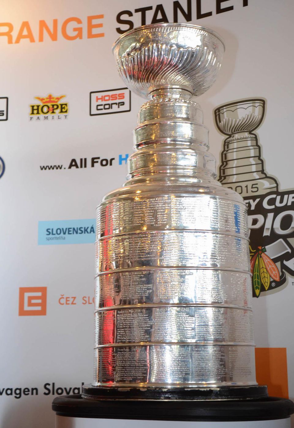 Foto: Ani jedlo, ani pitie, toto v Stanley Cupe nezvykne plávať