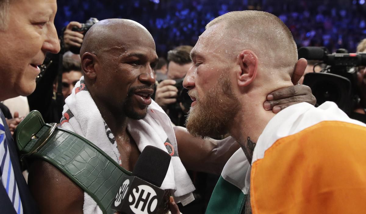 Floyd Mayweather a Conor McGregor po zápase roka.