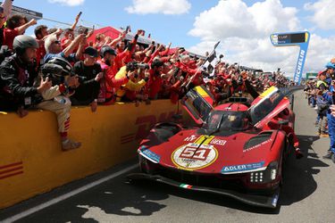Veľkolepý návrat po 50 rokoch. Ferrari vyhralo preteky 24 hodín Le Mans