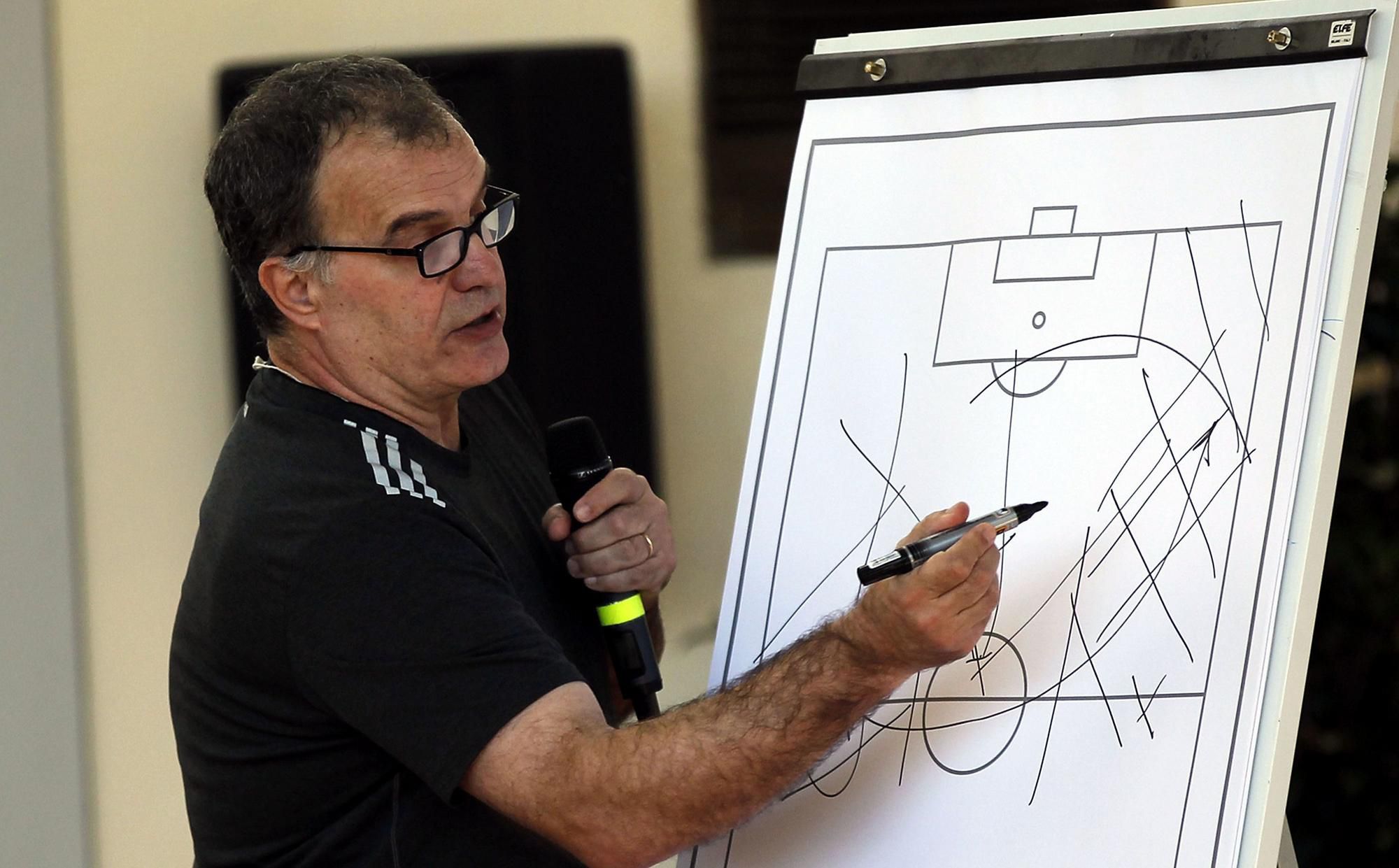 Argentínsky futbalový odborník Marcelo Bielsa