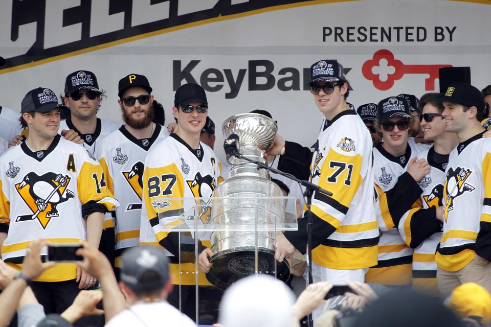 hráči Pittsburgh Penguins so Stanley Cupom