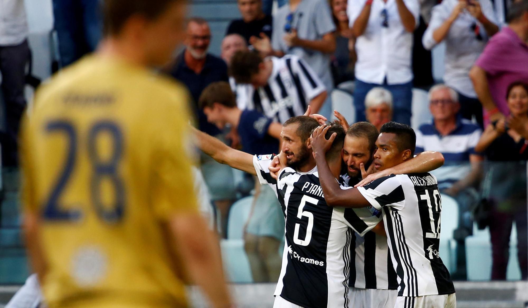 Hráči Juventusu Turín sa tešia z gólu