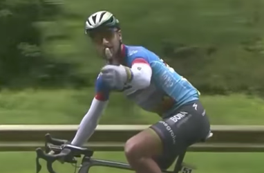 Video: Veľavravné gesto nahnevaného Sagana do kamery