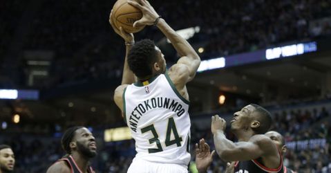 NBA: Hviezda Milwaukee Bucks zranená, nenastúpi na ME