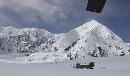 Horolezectvo: Slovák Takáč spadol do trhliny v ľade, museli ho vysekávať